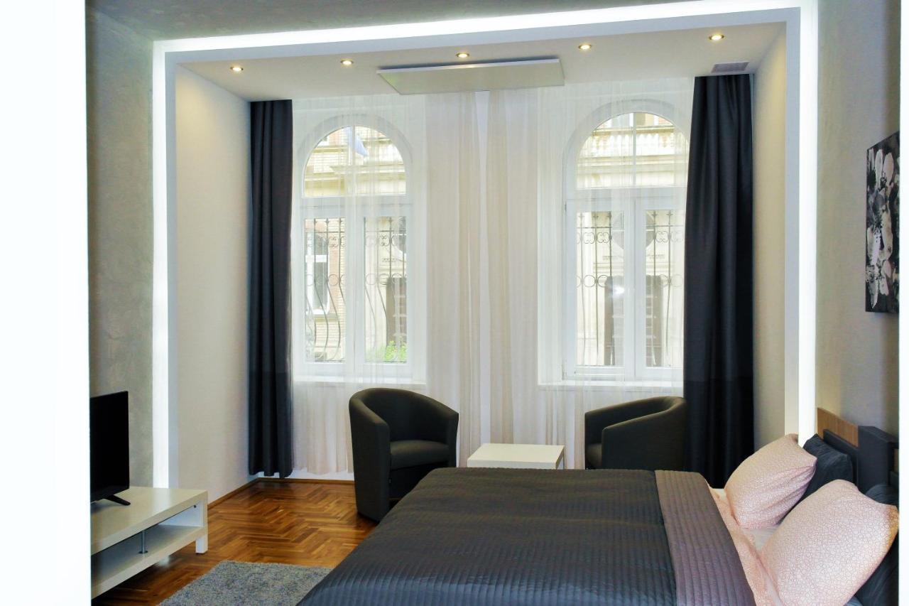 Unique Town Apartment. Clear Comfort. Apartament *